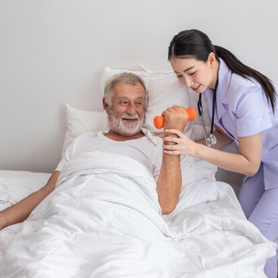 รับดูแลผู้สูงอายุตามบ้าน - ศูนย์ส่งคนดูแลผู้สูงอายุ ผู้ป่วย-หิรัญรักบริบาล รับดูแลผู้สูงอายุตามบ้าน - ศูนย์ส่งคนดูแลผู้สูงอายุ ผู้ป่วย-หิรัญรักบริบาล