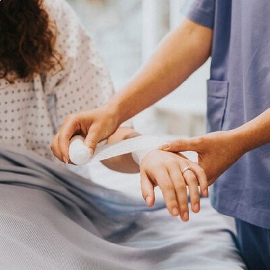 จัดส่งผู้ดูแลผู้สูงอายุ ตามบ้านและโรงพยาบาล บริการคุณภาพ