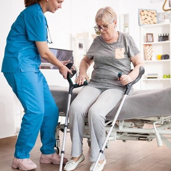 รับดูแลผู้ป่วยตามบ้าน รับดูแลผู้ป่วยตามบ้าน