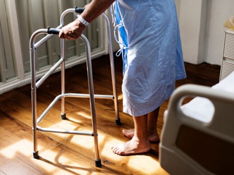 จ้างคนดูแลผู้ป่วยหลังผ่าตัด จ้างคนดูแลผู้ป่วยหลังผ่าตัด